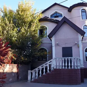 https://almaty-backpackers.hotels-of-almaty.com
