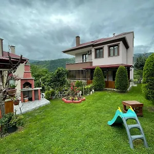 Vinland Atalar فيلة